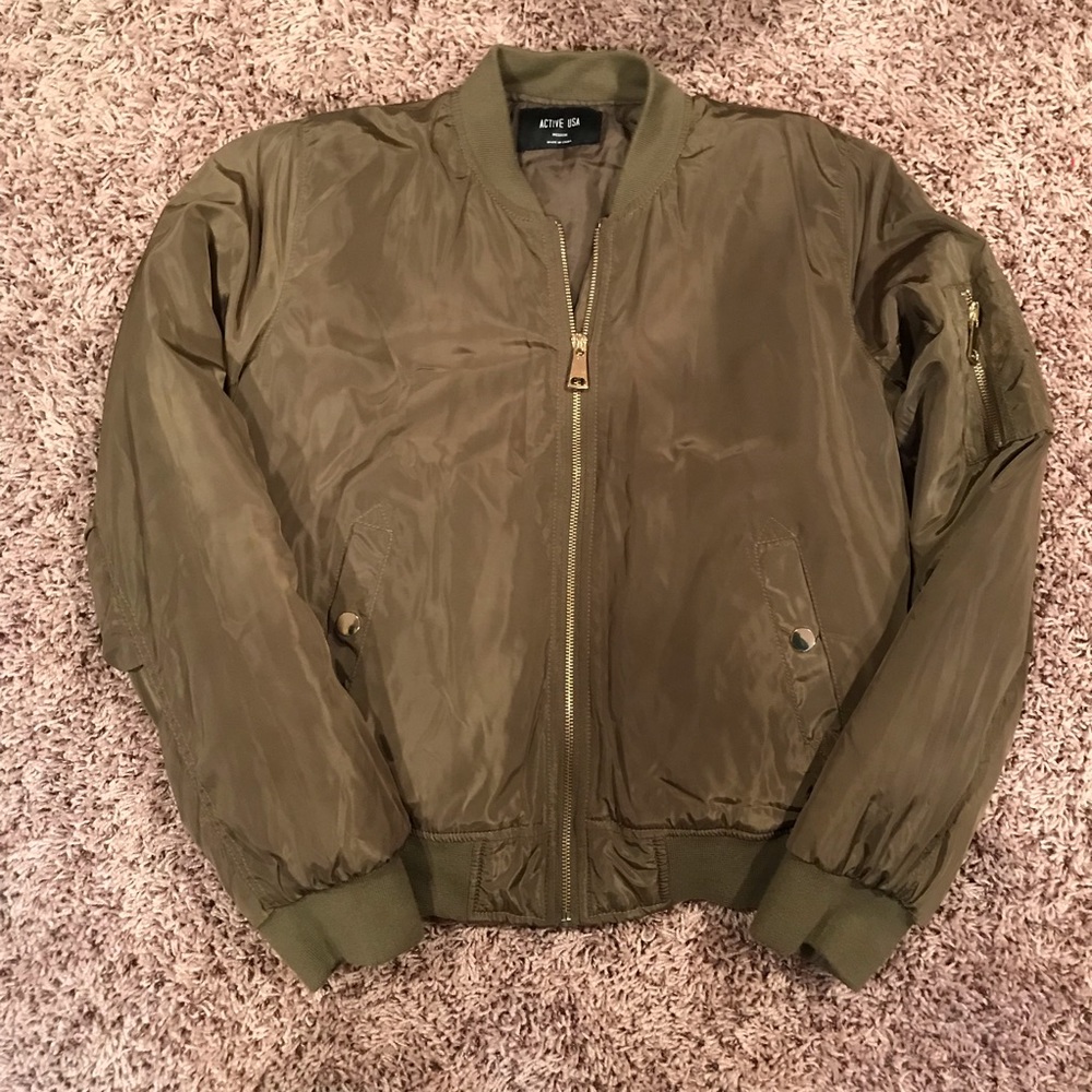Size medium army green bomber jacket